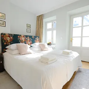 https://crystal-suites-chez-helena.krakowhotelspoland.com